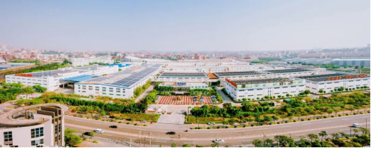 绿色转型新动力 工业园区屋顶的卫生用品“能源生产线”